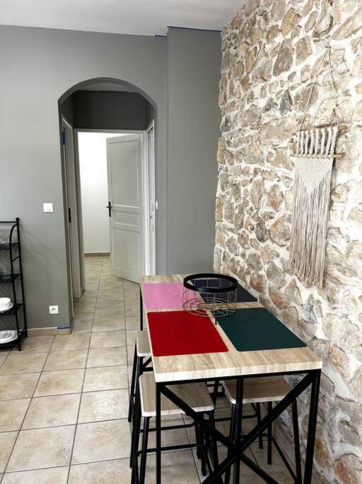 Superbe Appartement Dans Un Mas Nîmes Eksteriør billede